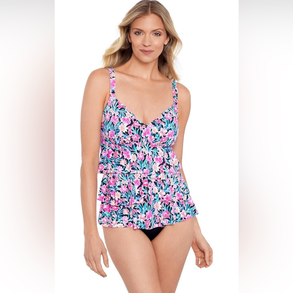 NWT Shapesolver Floral Tankini Top with Black Bottoms
Size 24W